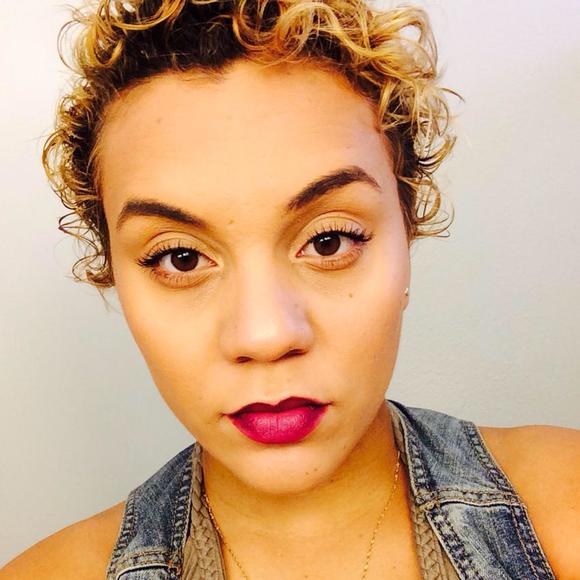 Meet your Posher, Damara - Picture 1 of 1